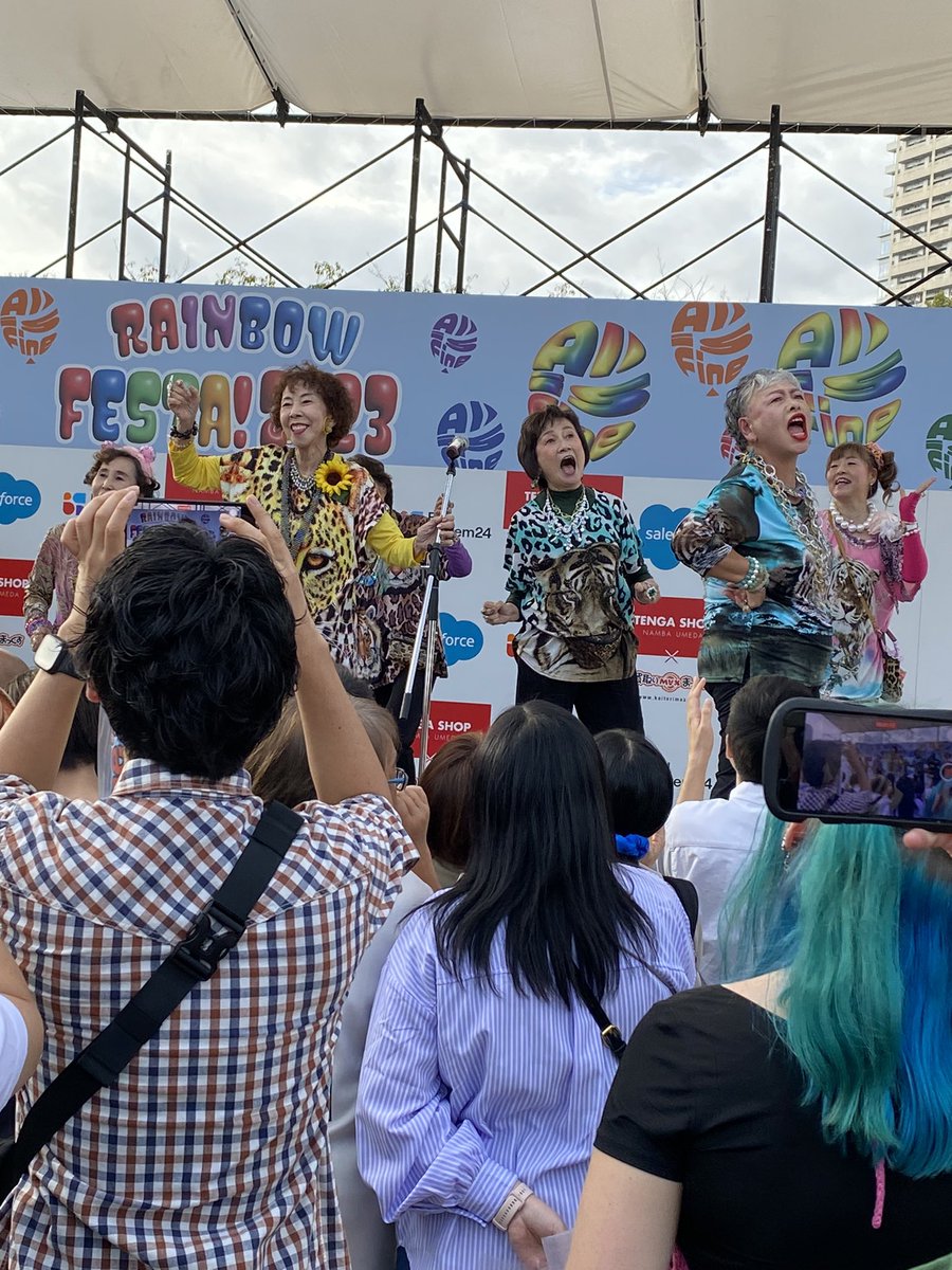lilynvan's tweet photo. オバチャーンのライブに遭遇！

元気と幸せをもらった！

#レインボーフェスタ2023 https://t.co/xDodvDNigO