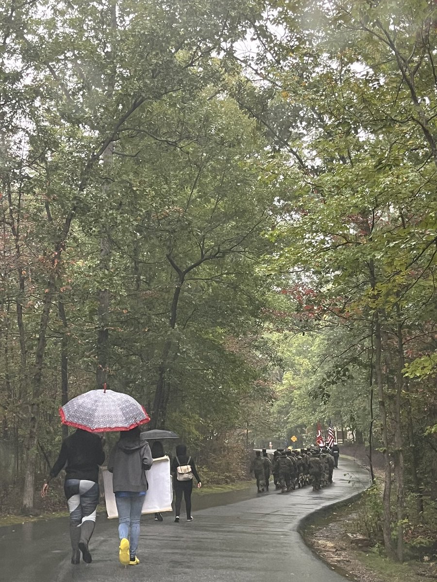 The drizzle 🌧️ didn’t dampen the fun @ the Glen Allen Day Parade! Great to be w our @HenricoSchools School Board Members & many community leaders! Big shout out to the @HermitageHS stu volunteers who carried signs & to all the HCPS schools & stu groups who participated!