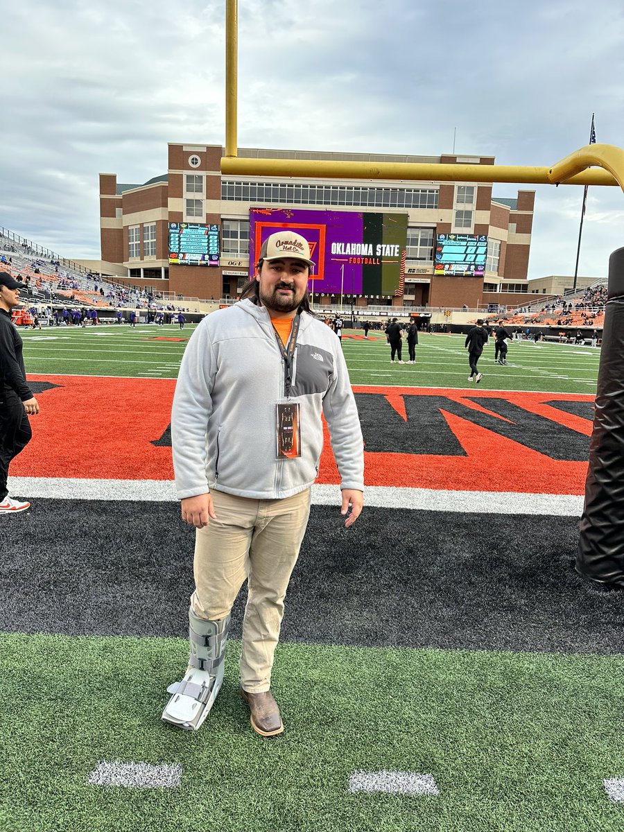 CoachShultzOL's tweet photo. Great Visit at OSU yesterday!! @Coach_Dickey @CoachZAllen #GoPokes @CoachBVignery @CoachH_OL https://t.co/ApqNJUf934