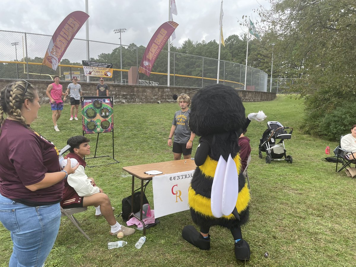 puglisiBaseball's tweet photo. CR Baseball was glad to help host the community at the first annual “Eagles Take Flight” parade yesterday. Current players and some future Golden Eagles getting some target practice in! ⚾️🦅 @CR_athletics #CRBase #WeR https://t.co/eoeCUCYpKM