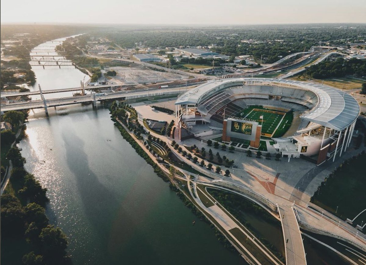 SarahRogersBU's tweet image. It’s a beautiful 58° and it’s GAMEDAY! Let’s go Baylor!!!!#SicEm #SicTech