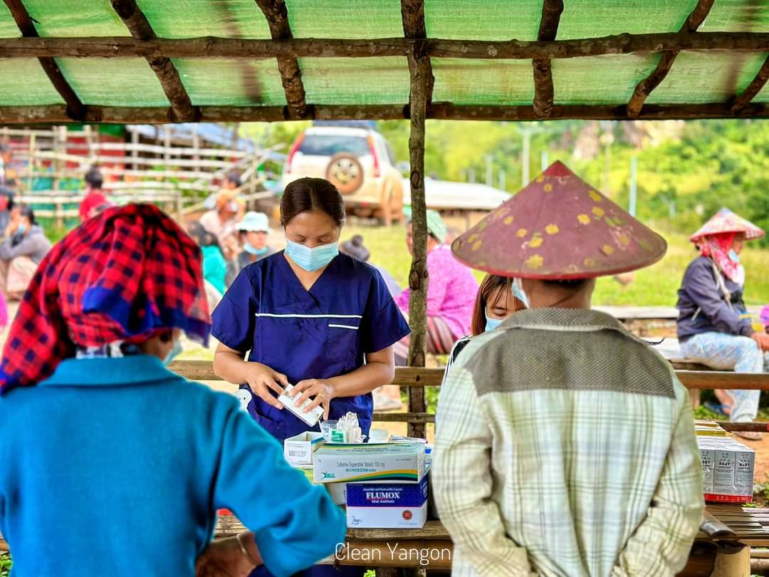 ElinaCHO8's tweet photo. #CleanYangon has been giving a proper medical treatment and medicines to the IDP civilians in an IDP village in #Demoso , #Karenni state.
#HelpMyanmarIDPs
#2023Oct7Coup
#WhatsHappeningInMyanmar https://t.co/J3Semhu61u
