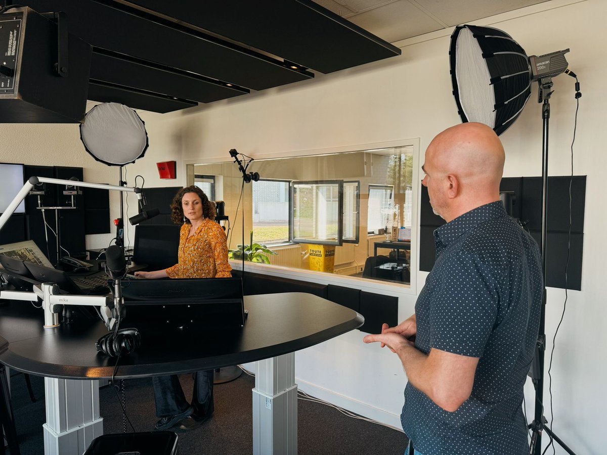 En weer een workshop door <a href="/PierrePapa/">Pierre Papa</a> vandaag. De Workshop Radio (schuif) techniek. Muziek/spraakverhouding, de werking van compressie, het werken met de Omniplayer enzv . Met dank aan <a href="/StichtingNLPO/">NLPO</a> en met medewerking van Daan Prins (van ZTACK en De Radiofabriek)