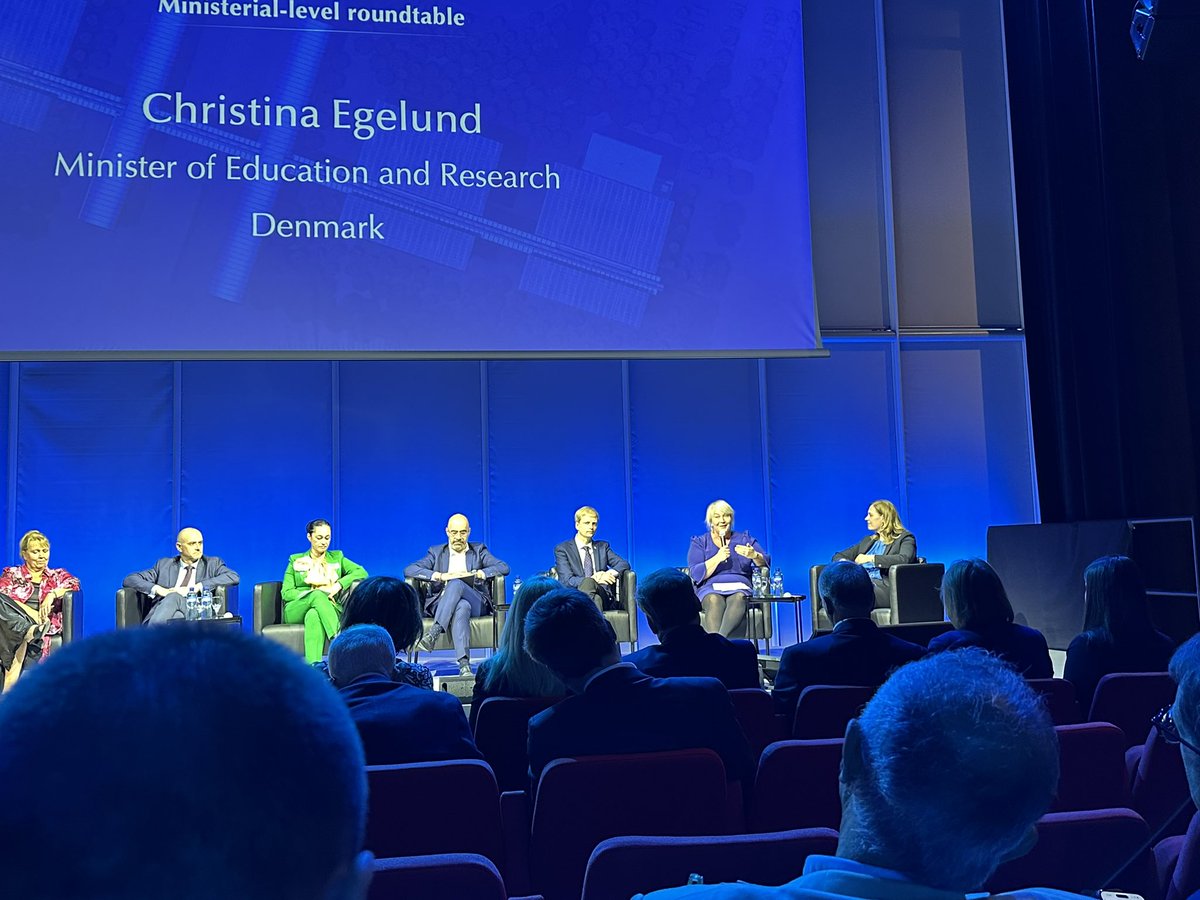 ChristinaEgelun's tweet image. Deltager på Niels Bohrs fødselsdag i indvielsen af Science Gateway på @CERN . Vi lever i en tid, hvor oplysningens idealer om adgang til videnskab er vigtigere end længe. Som modsvar til populismens nonsens og anti-videnskab.  #dkpol #dkforsk #ScienceRocks