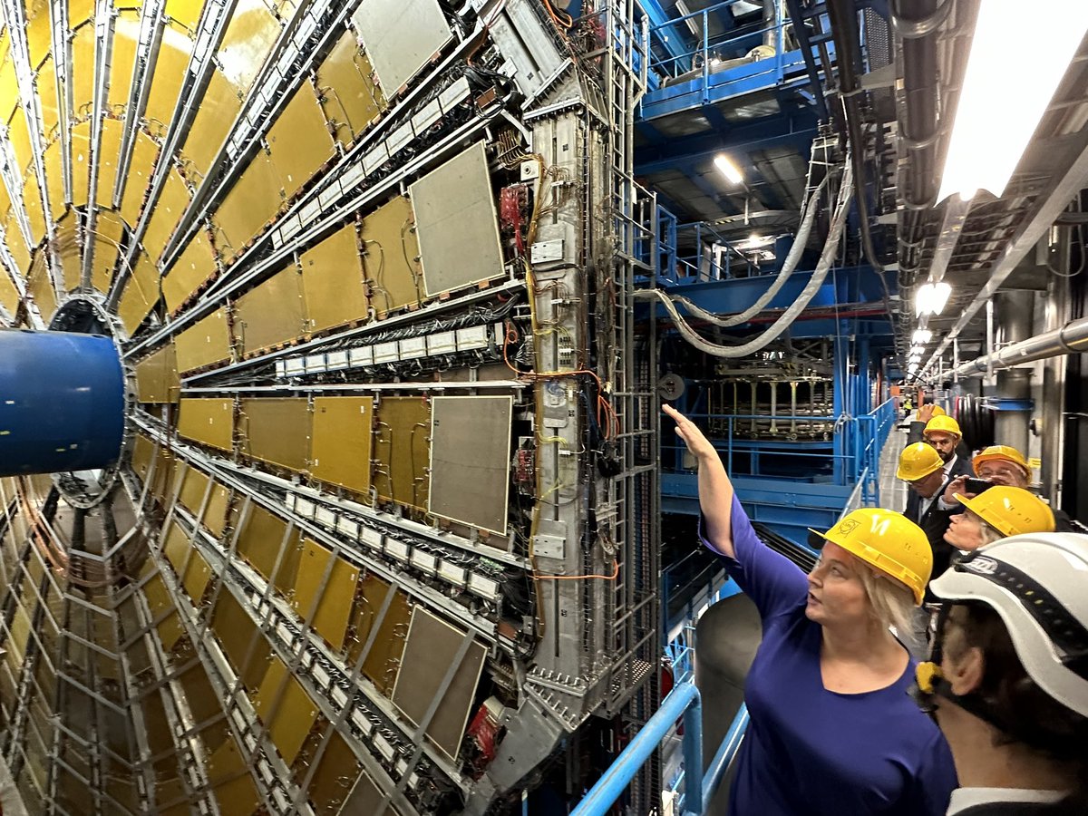 ChristinaEgelun's tweet image. Deltager på Niels Bohrs fødselsdag i indvielsen af Science Gateway på @CERN . Vi lever i en tid, hvor oplysningens idealer om adgang til videnskab er vigtigere end længe. Som modsvar til populismens nonsens og anti-videnskab.  #dkpol #dkforsk #ScienceRocks