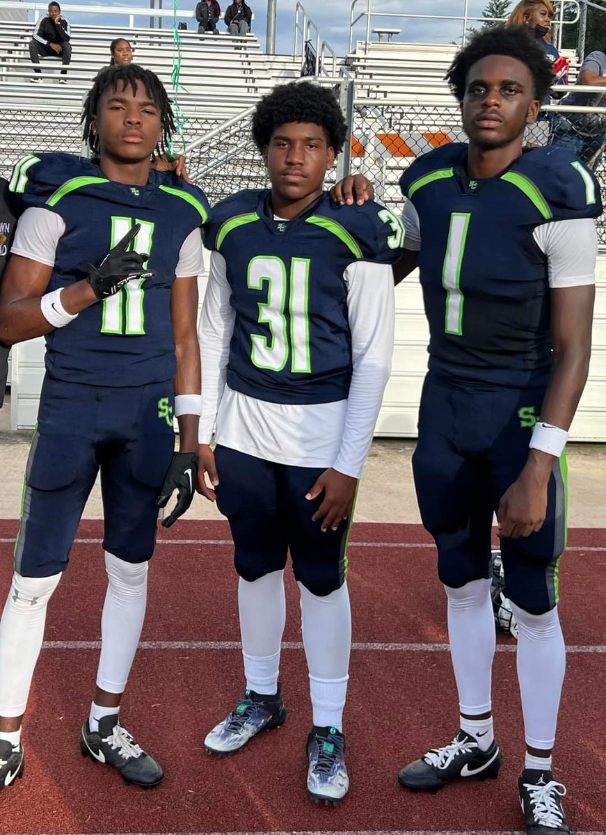 _1upmari's tweet photo. If it's us vs. dem who you think gone win???
@SMAC_Football @all22gridiron @Coach_EdOrgeron @CanesFootball @AuburnFootball @NEGARecruits @One11Recruiting
#31Hitman 🦈 https://t.co/AIkeyvTmh6
