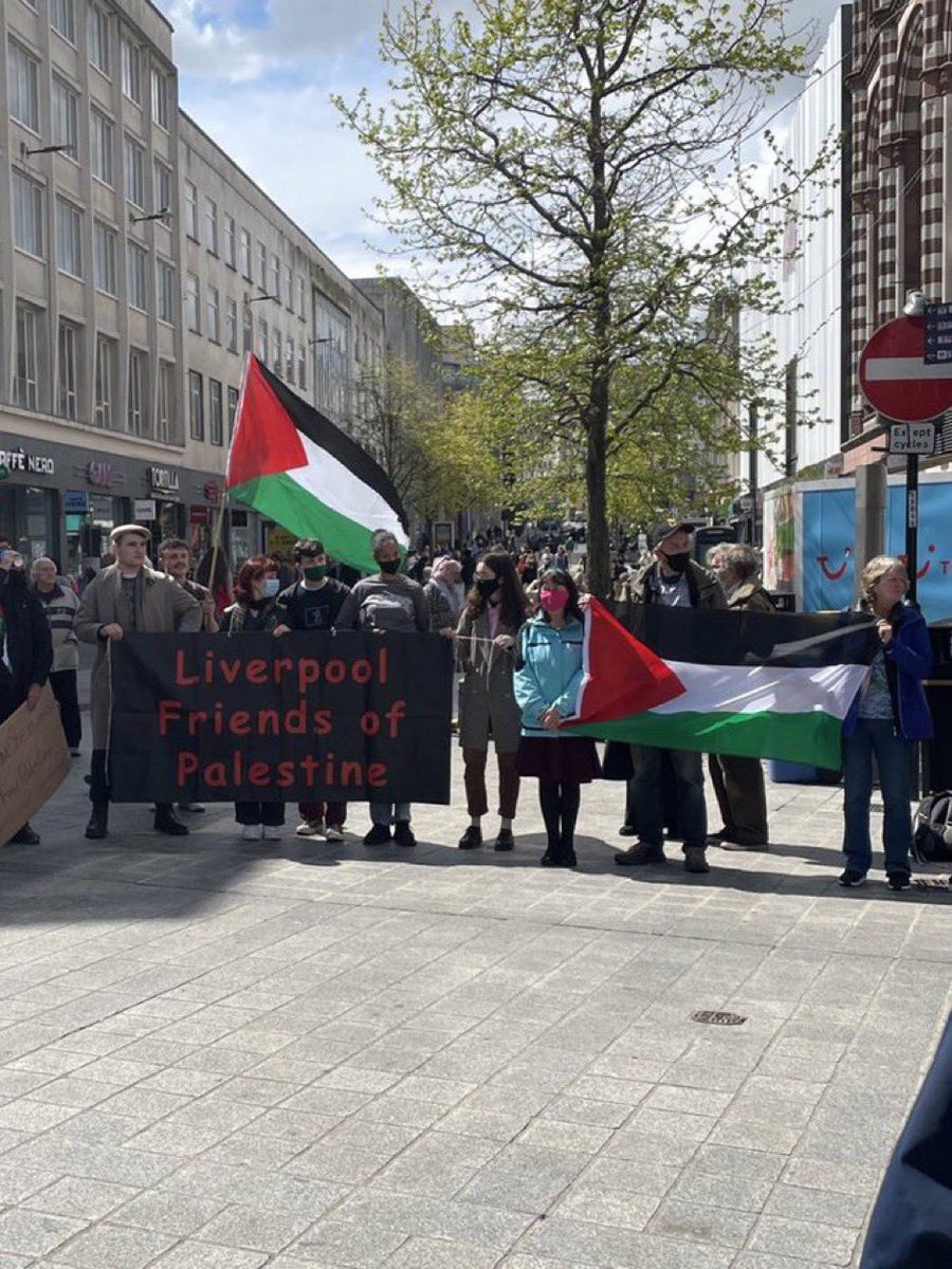 TheAnfieldBuzz's tweet photo. There’s things bigger than football. We’re with you, Palestine ❤️ https://t.co/0Nn03LssI4