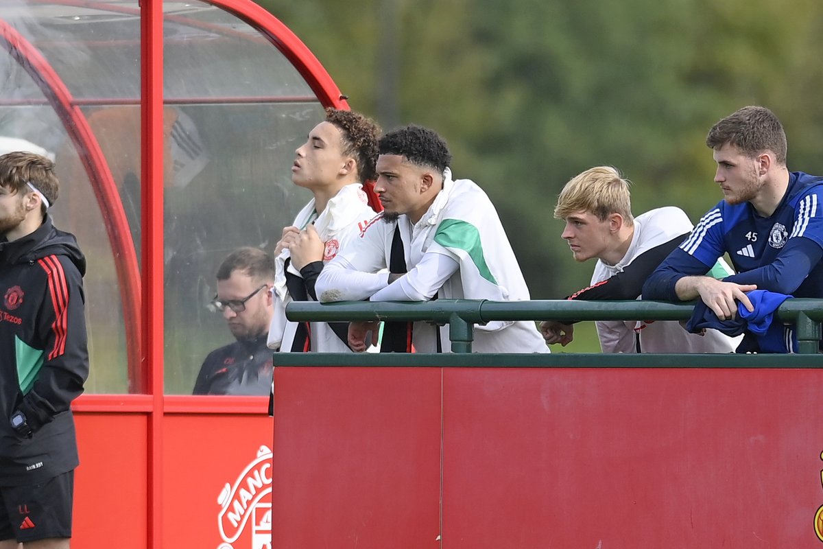 He's not in the first team plans but he took in the U18 game today #MUFC manchestereveningnews.co.uk/sport/football…