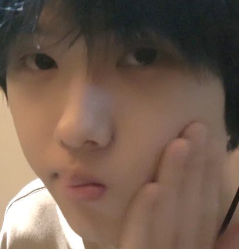podv16's tweet photo. 너뭐하는기니냐고 https://t.co/rRDtfdKqse
