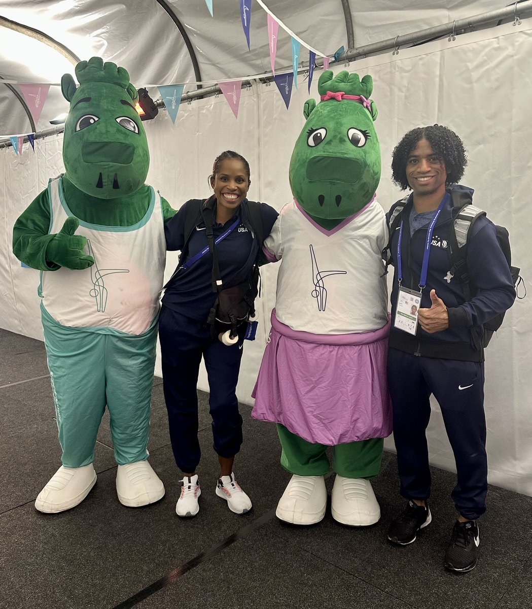 Proud of the work the @USAGym medical team is doing at #ARTWorlds2023! Not only are they providing great care for the athletes, but have been integral in discussions re: field of play medical response and gymnastics injury surveillance & reporting #teambehindtheteam