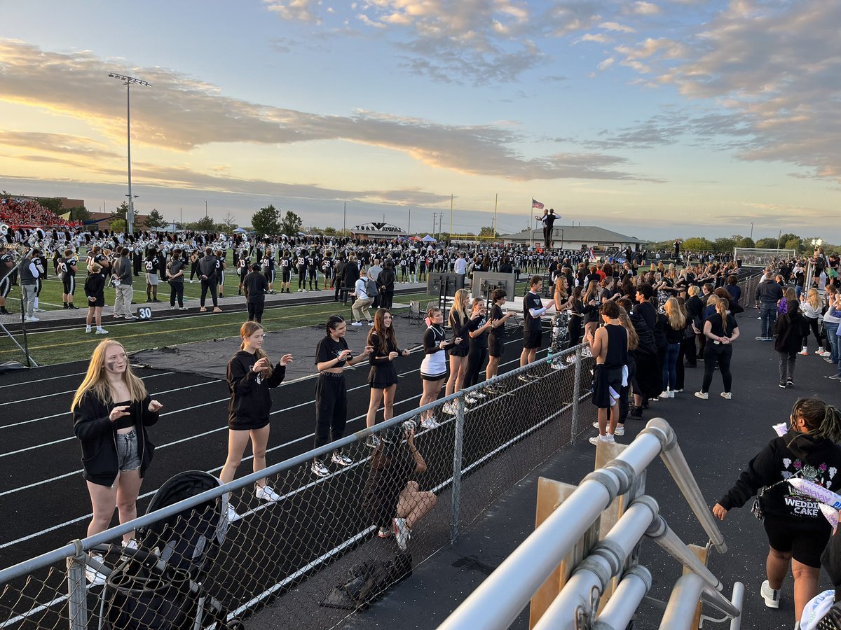Proud of our ASL III and IV Ss.Almost 100 of them showed #WEarelakota pride as they signed the National Anthem last night. As a <a href="/FirebirdTweets/">FirebirdTweets</a> grad and  <a href="/EAST_HAWKS/">Lakota East High</a> teacher, I love it when we come together. <a href="/CincyASLJess/">Jessica Howell Frye</a> <a href="/KnicolASL/">Knicol</a> <a href="/ASLMMCOR/">Monica Corcoran</a> <a href="/cherryASLdeaf/">Cherry</a> <a href="/LakotaDistrict/">LakotaLocalSchools</a>