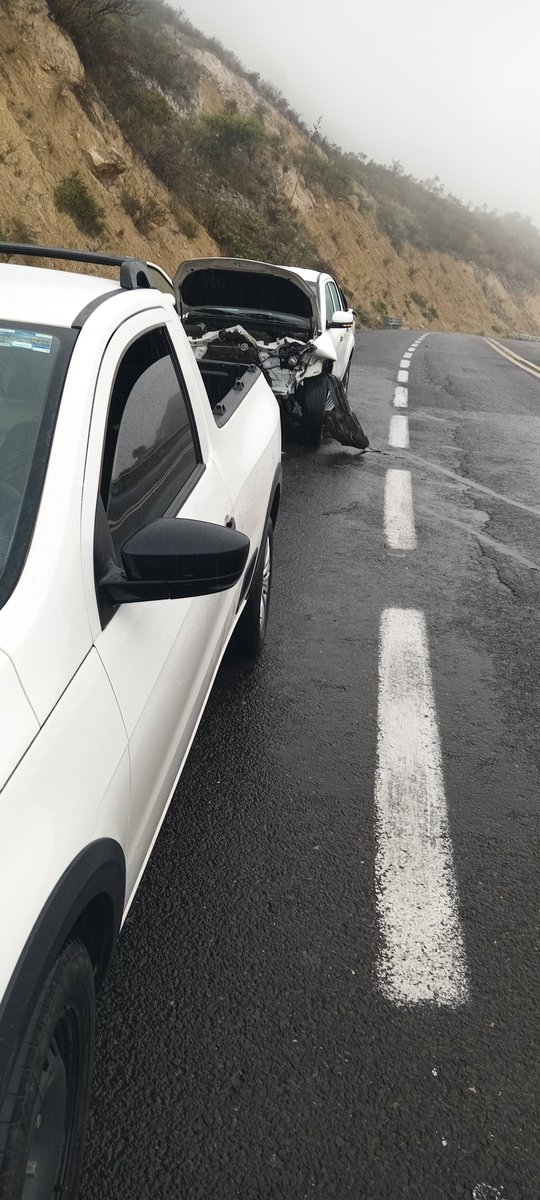 ChacoCrew's tweet photo. @CAPUFE @GN_Carreteras  km. 105 de Oaxaca a Tehuacan en el poblado de tepelmeme accidente por alcance se sólicita apoyo porfavor https://t.co/w0s22qpoan