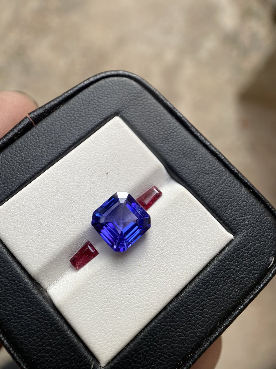 jahazigemsjewel's tweet photo. 天然タンザナイト&ルビーの美しい3本セットリングとしてご活用ください。
作るため
美しいジュエリー💍
#タンザナイト #tanzanite #tanzanita #gemstoneset #jewelry #japan #gemstone #colouredgemstones #facetedgemstones #cutstone #set #台形 #ダイヤモンド #オランダ #イタリア #スペイン https://t.co/TpzPGiuCWE