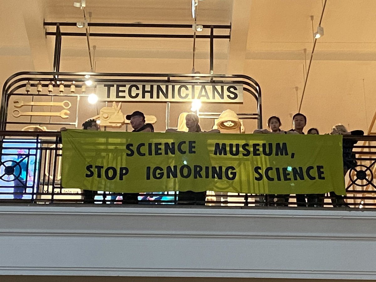 ‼️🎶 BREAKING 🎶‼️ 
Massed @climatechoirs sing in a surprise protest inside the London @sciencemuseum demanding an end to toxic fossil fuel sponsorship - Turn it up!  Watch the livestream!
#DropAdani

youtube.com/live/3HuOc5Rjv…