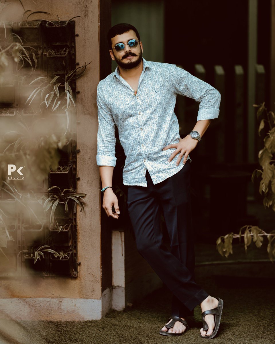 arvindkp6666's tweet photo. “In the pursuit of knowledge .“Embrace the serenity of Saturday to reflect, learn, and grow. 🌿🤔 🌟📖 

#SaturdayLearning #saturdaze #saturday  #saturdayswag #NeverStopExploring”

📸 @pkstudiophotography  

#preethiiraliantaraladinda 

#aravindkp #aravindkp69 #arvians #arviya #udupi #kadiyali #racer #dirtbikes #rallylife 💛🖤
