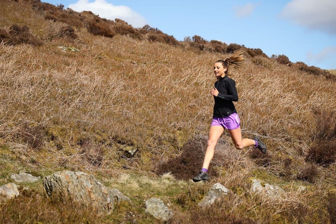 Just remember, the feeling you get from a good run is far better than the feeling you get from sitting around wishing you were running. ⁠ ⁠ 🏃🏼‍♀️ - @tash_outdoors