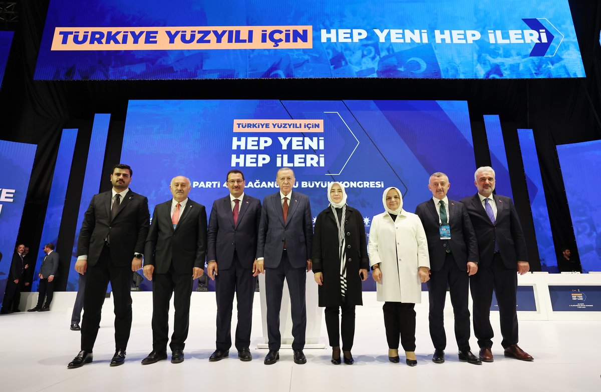 AK Parti’mizin 4’üncü Olağanüstü Büyük Kongresi’ni hamdolsun alnımızın akıyla, partimize yaraşır bir coşkuyla tamamladık. #HepYeniHepİleri 

Kongremizin ülkemiz, milletimiz ve partimiz için hayırlara vesile olmasını Rabbimden niyaz ediyorum.