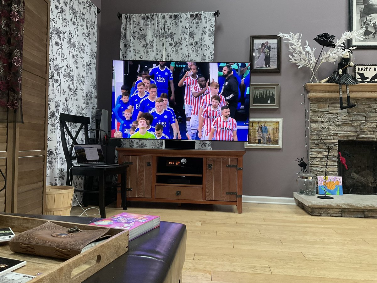 krons's tweet photo. Come on you Foxes!  #LCFC #LEISTK https://t.co/mOiUEmAkvY