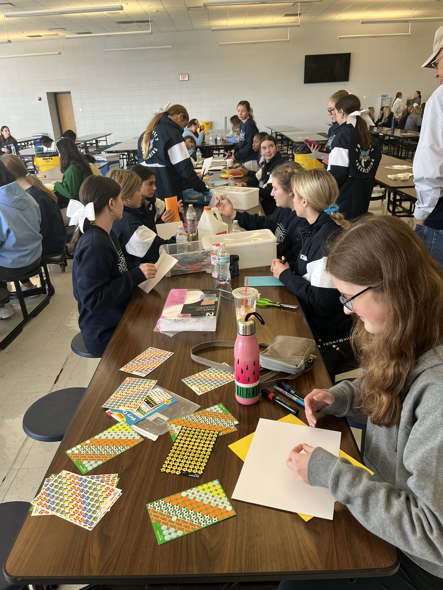 We have #ProspectGives23 projects at <a href="/KnightsofPHS/">Prospect High School</a> with <a href="/PHSKnightsCheer/">Prospect Cheer</a> &amp; Art Club. Making cards for hospitalized kids and cleaning up the stadium bleachers. #EveryKnight <a href="/District214/">District 214</a>