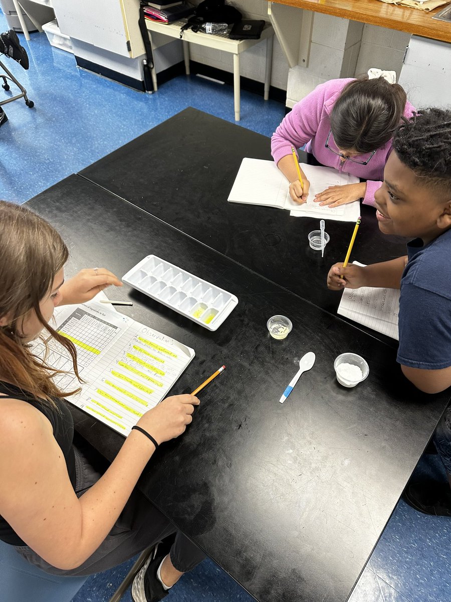 Sci_MsTCHR's tweet photo. @OpenSciEd unit in full swing! Students are so engaged and creating connections already :) https://t.co/xozNlMLdeh