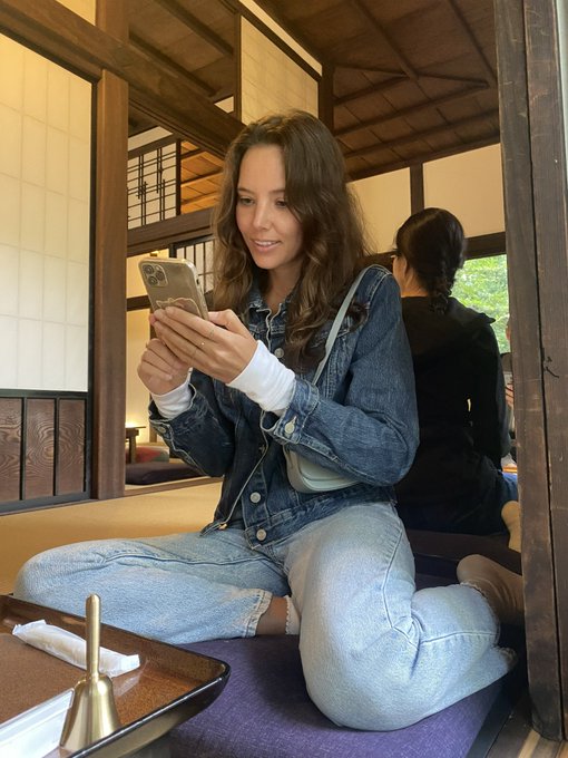 This is me answering you on my platform Onlyfans, only there I can be tuned with you all the time 💋🥰 @KatyaClover