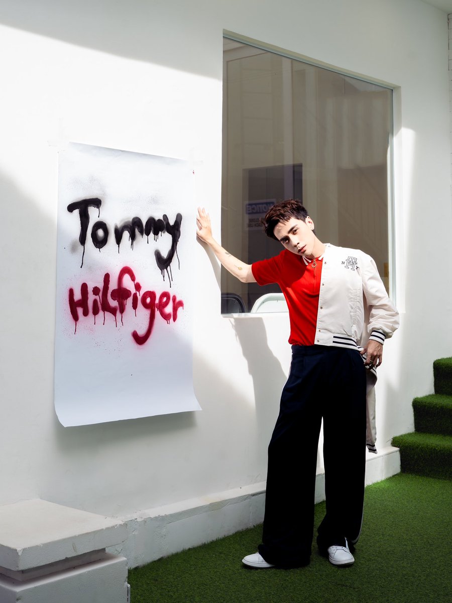 QH_MasterD's tweet photo. Tuổi mới, những hành trình mới mẻ đang chờ phía trước 🏃🏻‍♂️

Thanks Tommy Hilfiger Vietnam for this collaboration. 

Full: https://t.co/rNoG4nZGMz

#QuangHungMasterD #TommyHilfiger #TommyHilfigerVietnam @TommyHilfiger https://t.co/7dPwjqniVb
