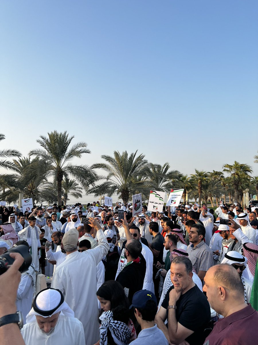 AskAboutKwt's tweet photo. هنا الكويت 🇰🇼🇵🇸

#طوفان_الأقصى 
#طوفان_القدس https://t.co/2mHJD1VBcE