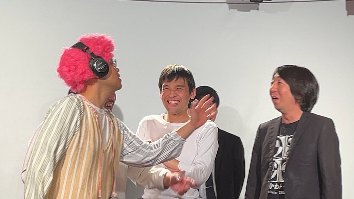 inaleaf_gaga's tweet photo. お客さんにガンガン話しかけるえげつないコントをしたモダンさん。かわさんは客席にいました。チェキ会で老害マックスポーズをお願いしたところ「炎上しちゃってすみません」と言われ「いえ‥そんな‥」しか言えなかった自分を殴りたいです。モダンさんありがとう！
#crazynightTOKYO #CCSTATION https://t.co/9VMxGYWemh