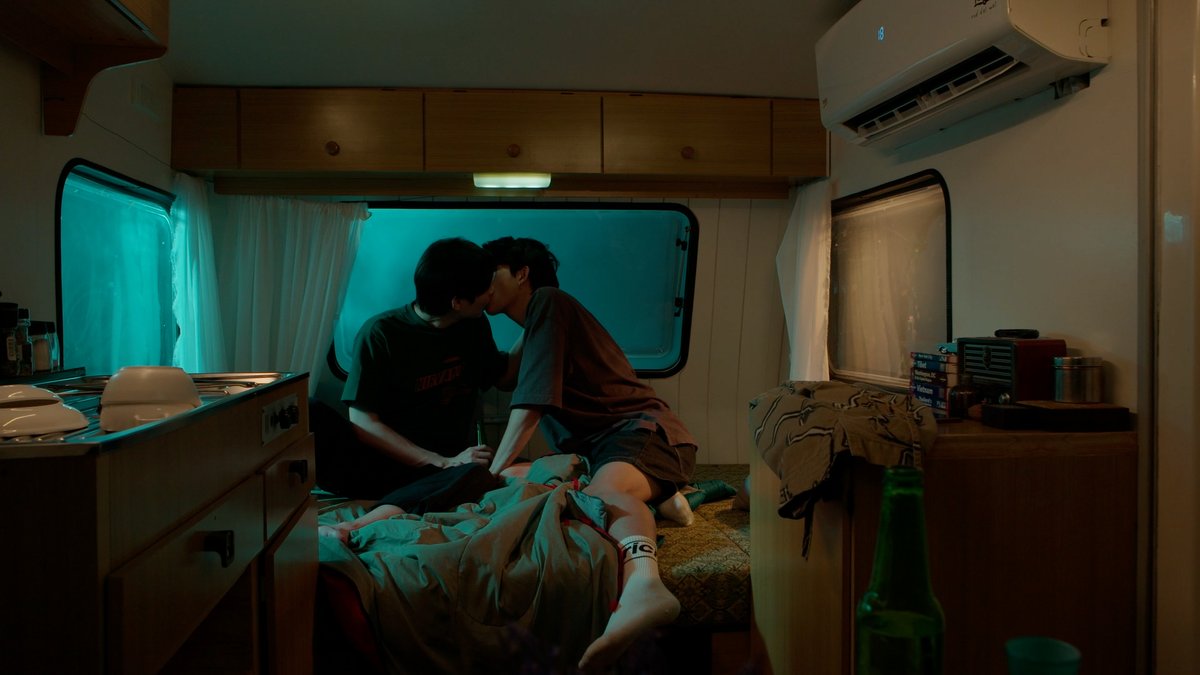 GMMTV's tweet photo. แล้วแกก็ช็อตกันแรงเกิ๊นนนนนนน

#OnlyFriendsSeriesEP9 #GMMTV
@Firstkpp @mmarkpkk https://t.co/HYf2eELPAF