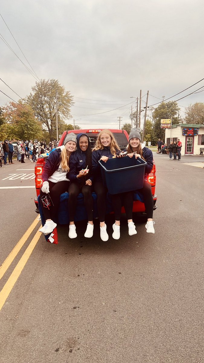Thank you to everyone who came out for the Annual Cedarville Parade! 💙💛 #CUWBB #HoldtheRope #Tikvah