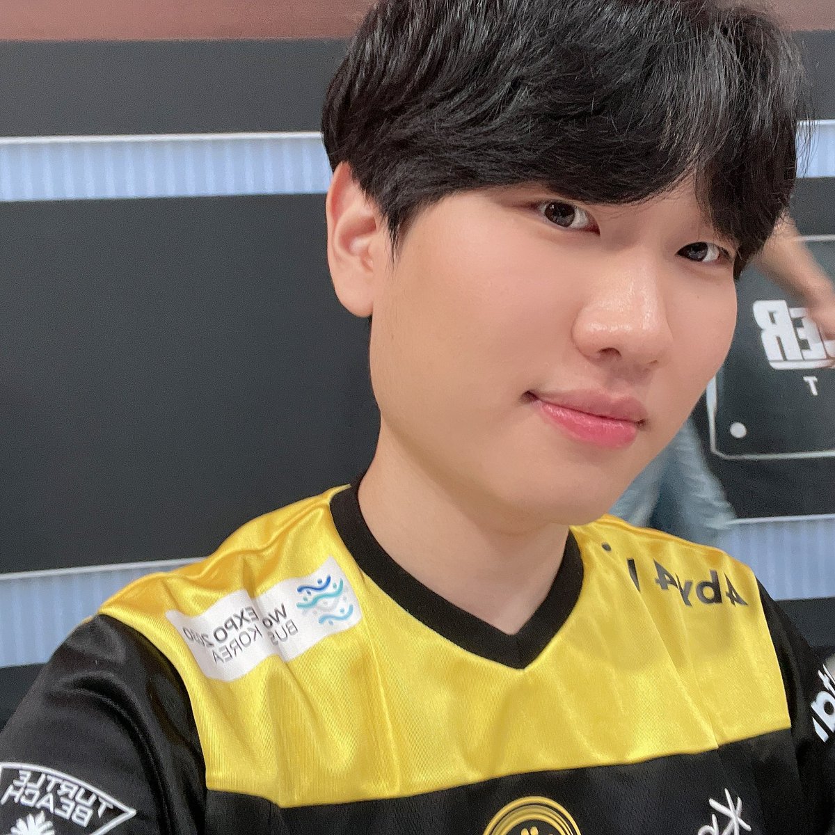 hle_mogu's tweet photo. 10/7 vs 광동 개막전 팬미팅
한결같은 넴주장 셀카 😓ㅋㅋㅋㅋ
#LSB_WIN #현수 #HYUNSU https://t.co/MOnJUT4yw0