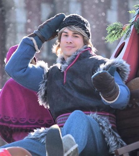 CosplayerGuys's tweet photo. Want to be featured? DM your favorite hot guy in costume& follow us. #gay #kristoff #Frozen3 #Frozen #ThemeParkCharacter #GayHalloween #Halloween #GayCosplay #Cosplay #guysintightpants #guysinwigs https://t.co/jX2nymKIyn