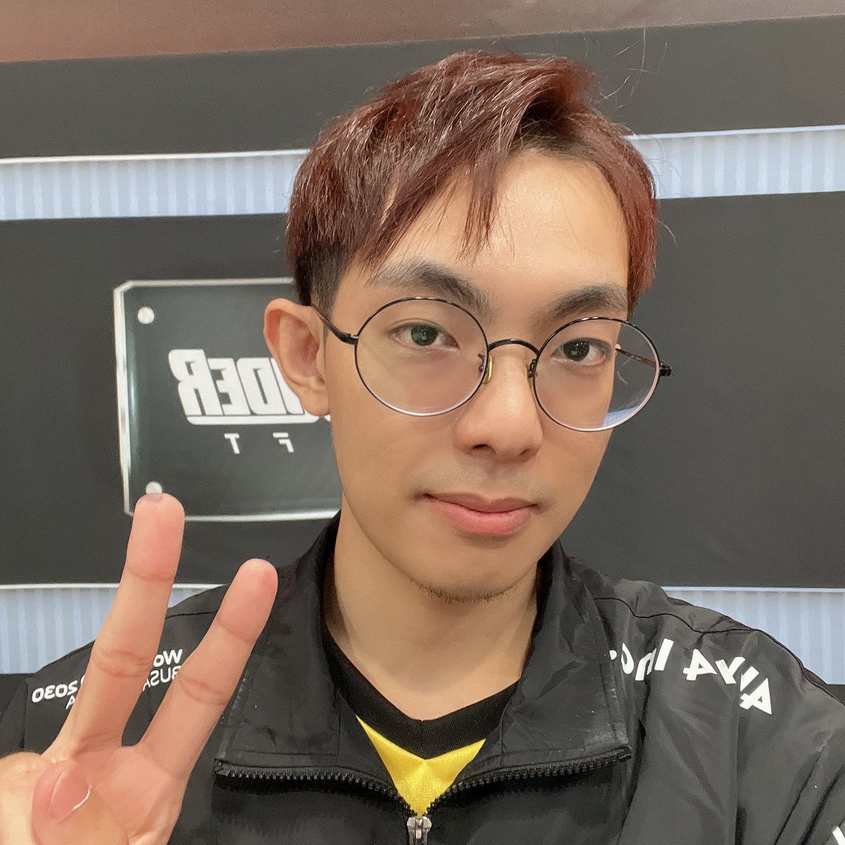 hle_mogu's tweet photo. 10/7 vs ��동 개막전 팬미팅
모구 선정 역대급 잘찍은 셀카 👍
#NEAL #닐 #LSB_WIN https://t.co/SrvTKKCKKp