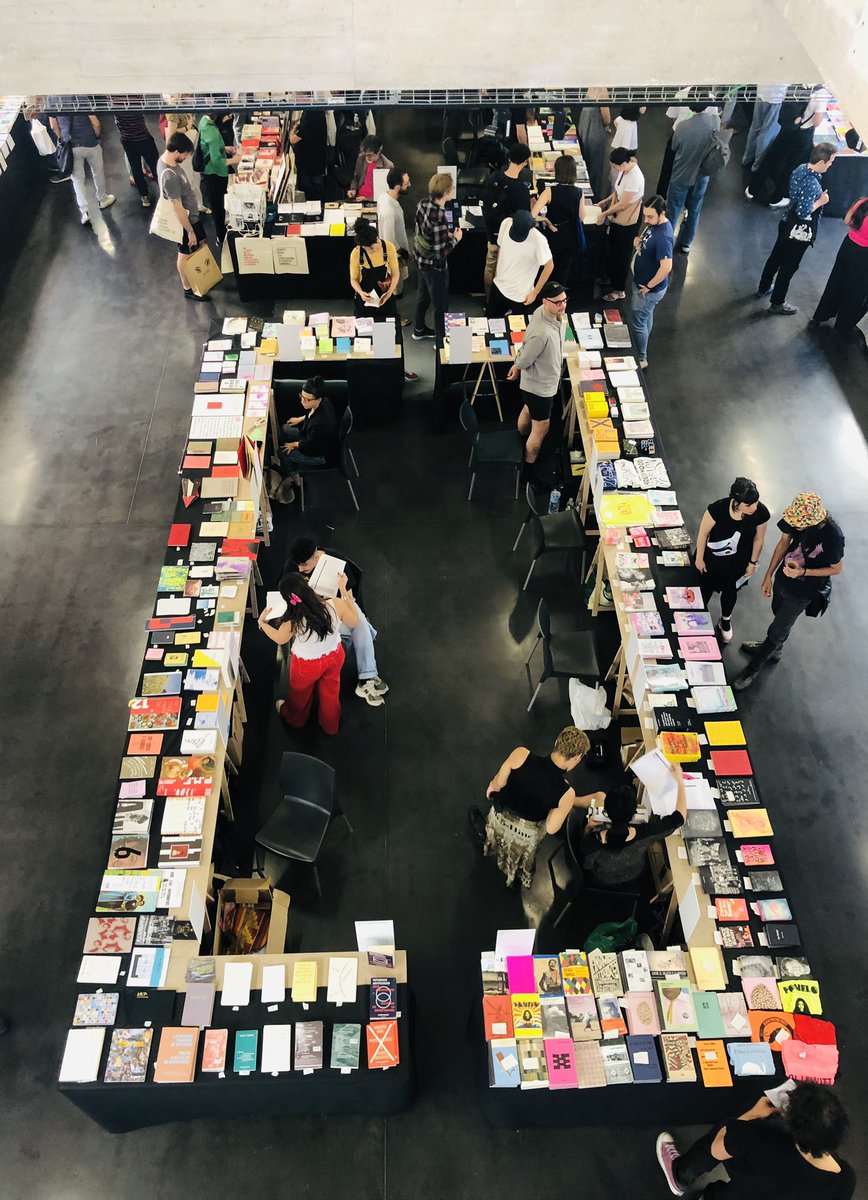 Alberto_Gayo's tweet photo. Ahora mismo tenéis en @serreria_belga (en el centro de Madrid) una feria de libros y otras publicaciones muy inspiradora: #MiraLookBooks, Feria Internacional de Publicaciones Especializadas en Cultura Contemporánea. 6, 7 y 8 oct. https://t.co/X0tIQeVD5K
