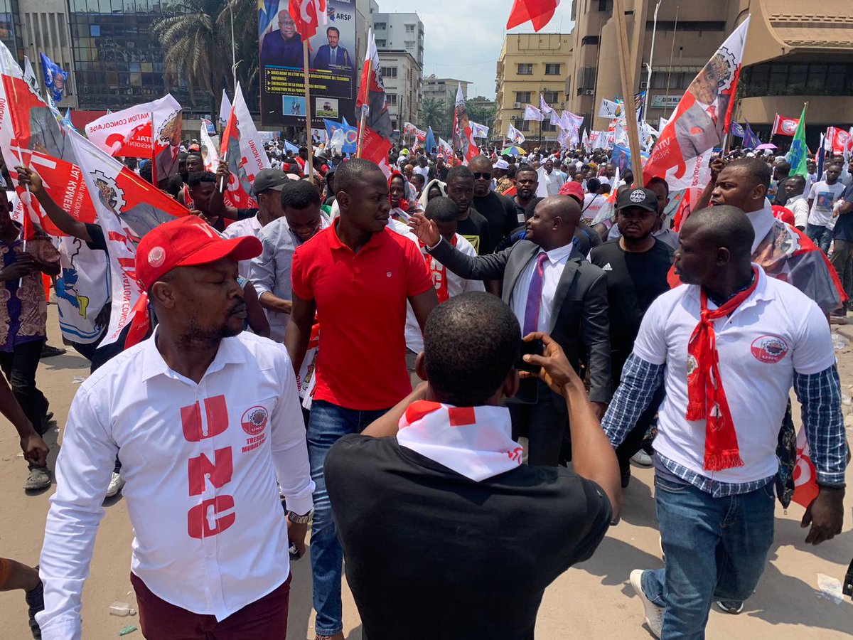 Kabongo_Glody_B's tweet photo. Son engagement et sa détermination pour la réélection du candidat unique de l'USN n'est plus à démontrer. L'infatigable PN ai et SG @BillyKambale1 accompagné des cadres et militants de l'UNC devant les installations de la @cenirdc pour le dépôt de la candidature du PR05 @fatshi13 https://t.co/V1X1bzCZHA
