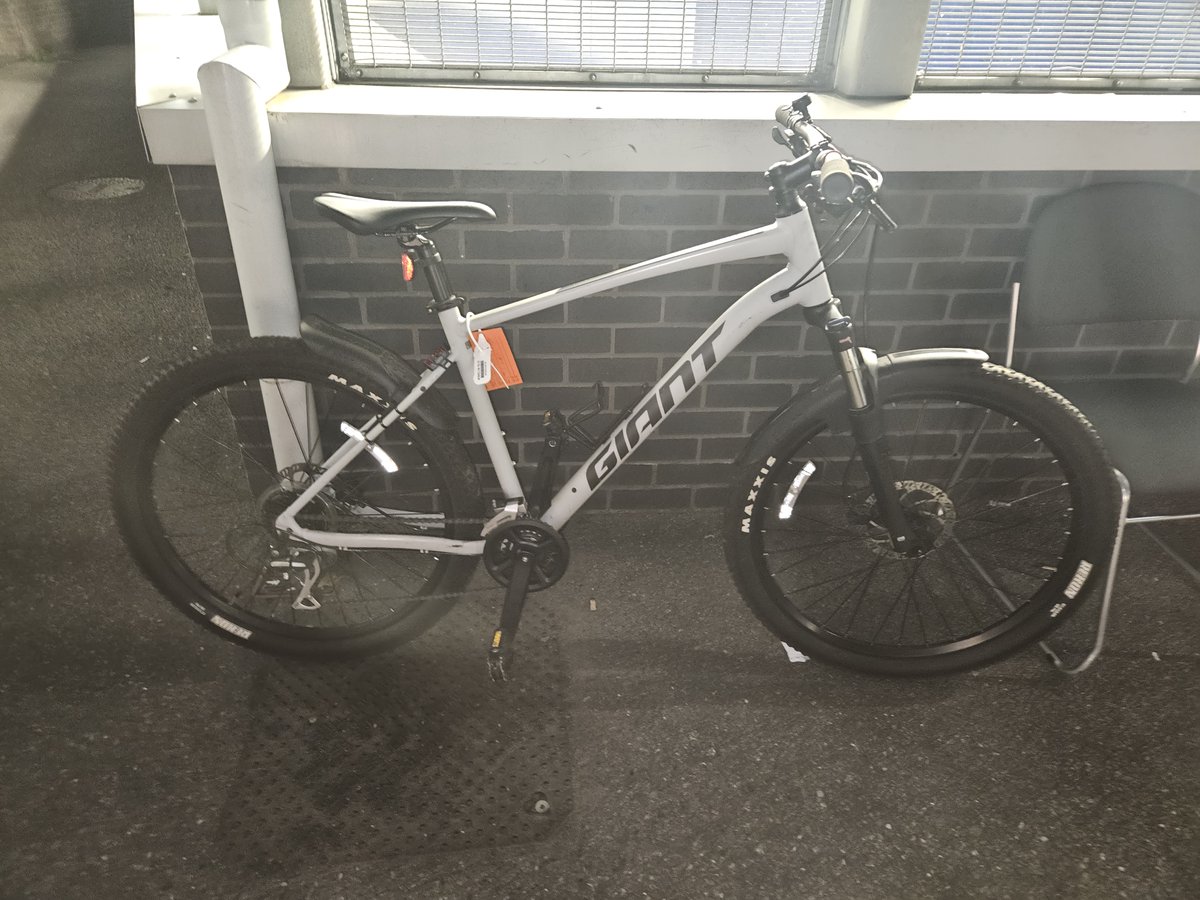 Victim wanted!!!
We arrested a lovely bike thief with the pictured bike that he'd just half inched. If this is yours and you can prove it, call 101 (ref 0710615/23), or come to the police station because the skipper keeps bumping into it.
Nicked from Teddington BR on 29/09.