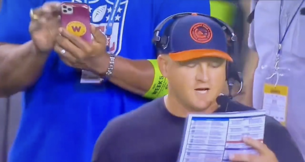 rodneygrim's tweet photo. The Chicago Bears are so bad that just reading their play sheet is enough to make your team lose by 20 points. https://t.co/btTzU1ltU9
