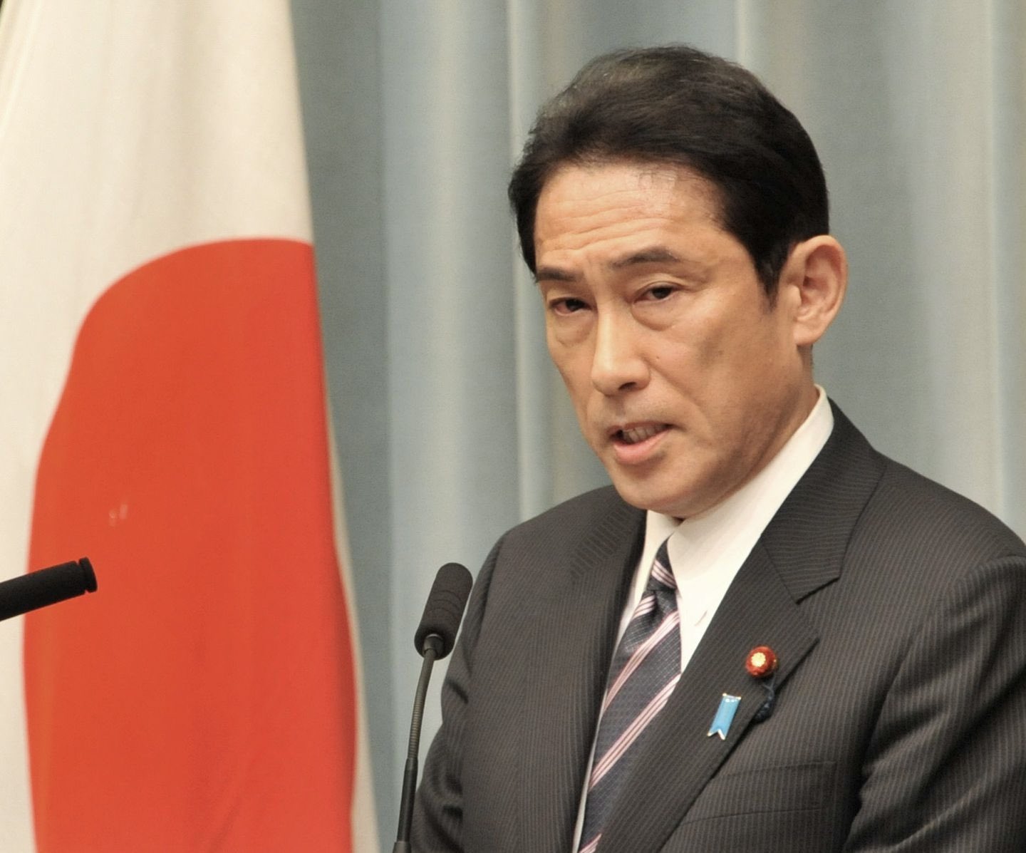 岸田文雄(日本破壊クソめがね)様 岸田文雄首相のメガネ愛「フレームのこだわり」「3週に1回の