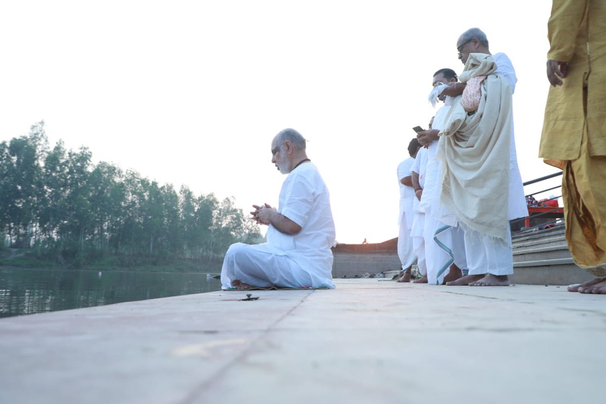 PPBhaishri's tweet photo. आज संध्या नैमिषारण्य में गोमती के पावन तट पर पूजन स्नान आदि संपन्न हुआ । https://t.co/iZSkJwDYTp