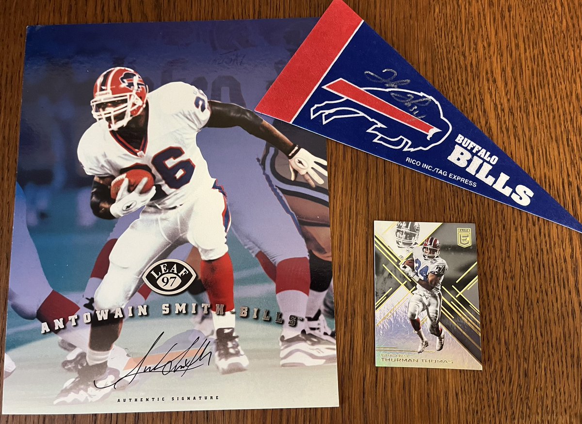 #BillsMafia Double #SIGNED #NFLGIVEAWAY For a chance 2 #win this #prize You MUST b following <a href="/clairedabear85/">Claire Da Bear</a> &amp; RT &amp; like this link. The #Giveaway will run till 13/10 &amp; is open 2 NFL fans globally #NFLTwitter #NFL there will b runners up #SWAG too #NFLLondonGames #JAXvsBUF