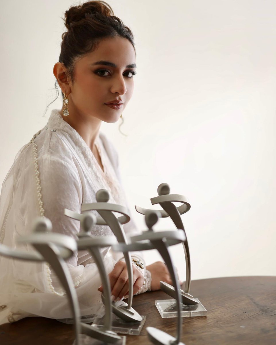 YumnaZaidi123's tweet photo. #YumnaZaidi Congratulations on your well-deserved success! You're an inspiration! 

#Yumnazaidi #LSA2023 
CONGRATS YUMNA ON 5 LSA https://t.co/QRBYzgILVW