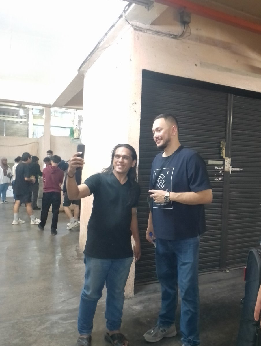 zoulyazix's tweet photo. "Tadi bergaduh dengan driver Grab. Dia cakap buat apa datang UTC (Super Kinta) malam malam?!" - @ImranAjmain.
#CECITER #PasarDalamPasar https://t.co/WscNbG0tCs