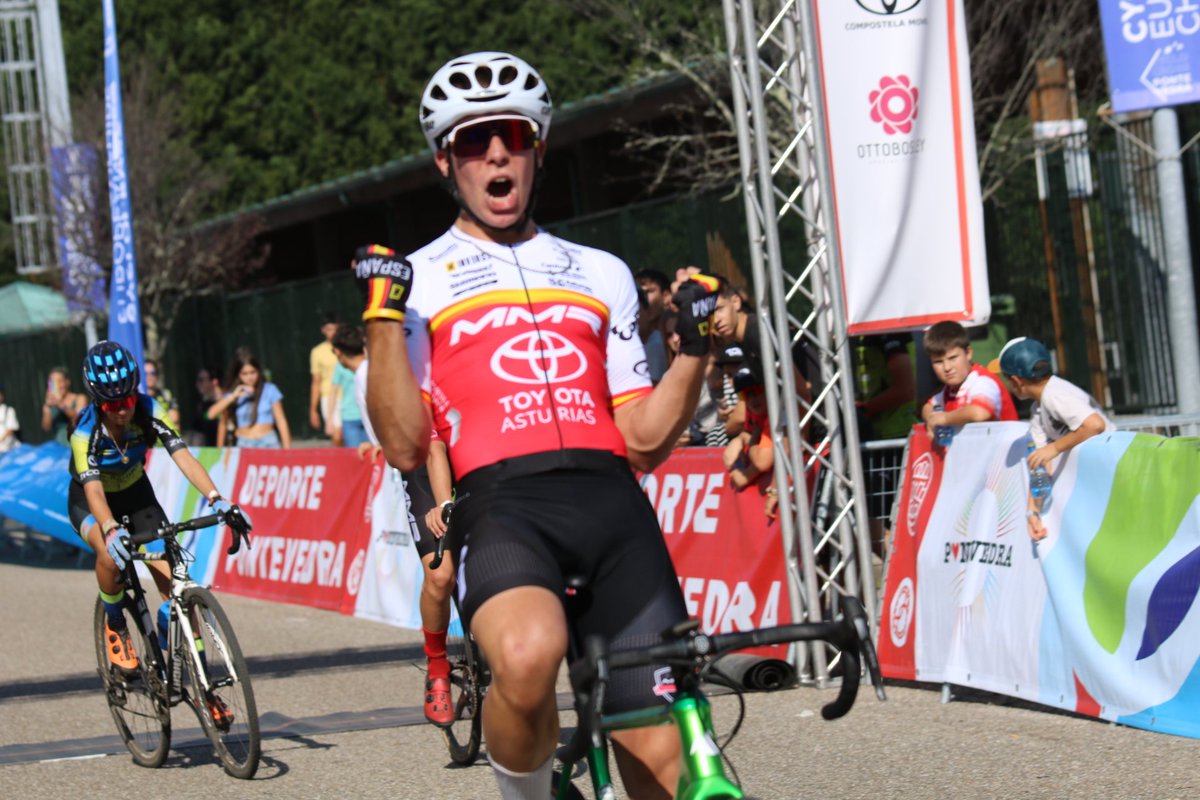 RFECiclismo's tweet photo. #CopaEspañaCX | Carrera Cadete - Final 🏁

➡️ Victoria para Benjamín Noval 🥇 al sprint sobre Martín Fernández 🥈. Tercero ha sido Lucas Lozano 🥉

➡️ Lidia Castro 🥇 se lleva el triunfo en solitario por delante de Alejandra Neira 🥈y María Ivars 🥉

@CXPontevedra https://t.co/2sje6GRfQK