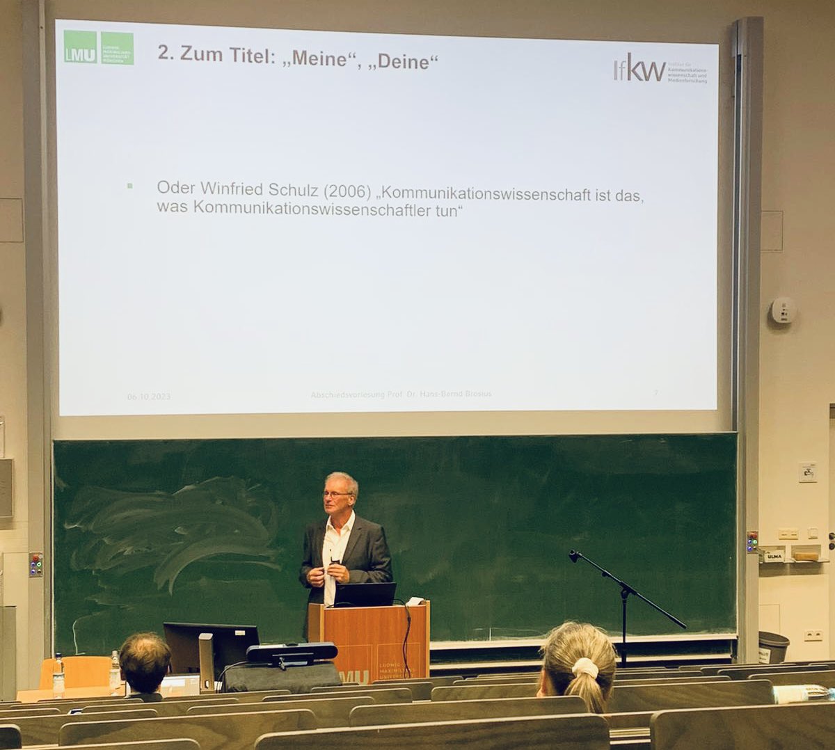 Wir verabschieden uns von einem ganz Großen! Hans-Bernd Brosius verlässt nach 27 Jahren unser Institut in den Ruhestand. Danke für alles - und schade, dass Du gehst!