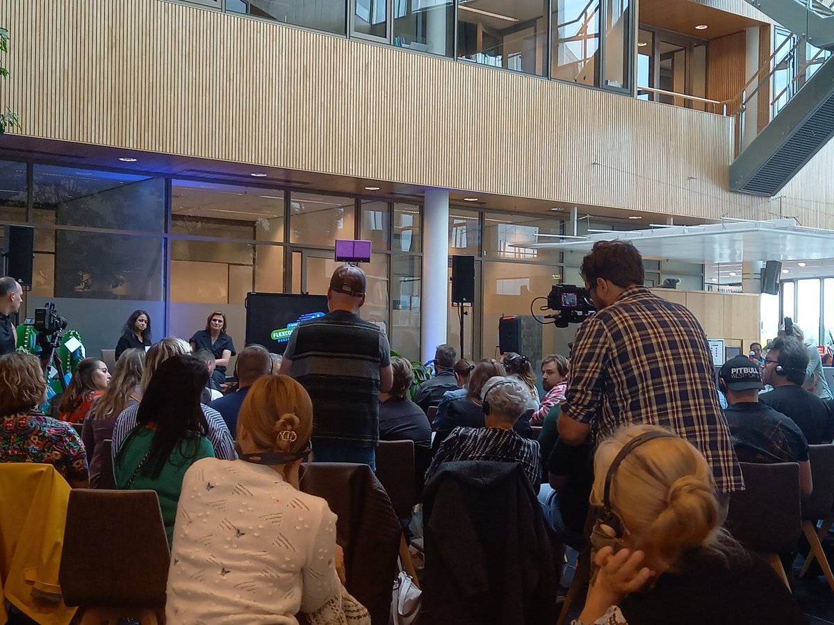 Dit is ook #fnv Volle bak op zaterdagmiddag bij een conferentie over flex. Alle leeftijden, alle talen, alle beroepen.