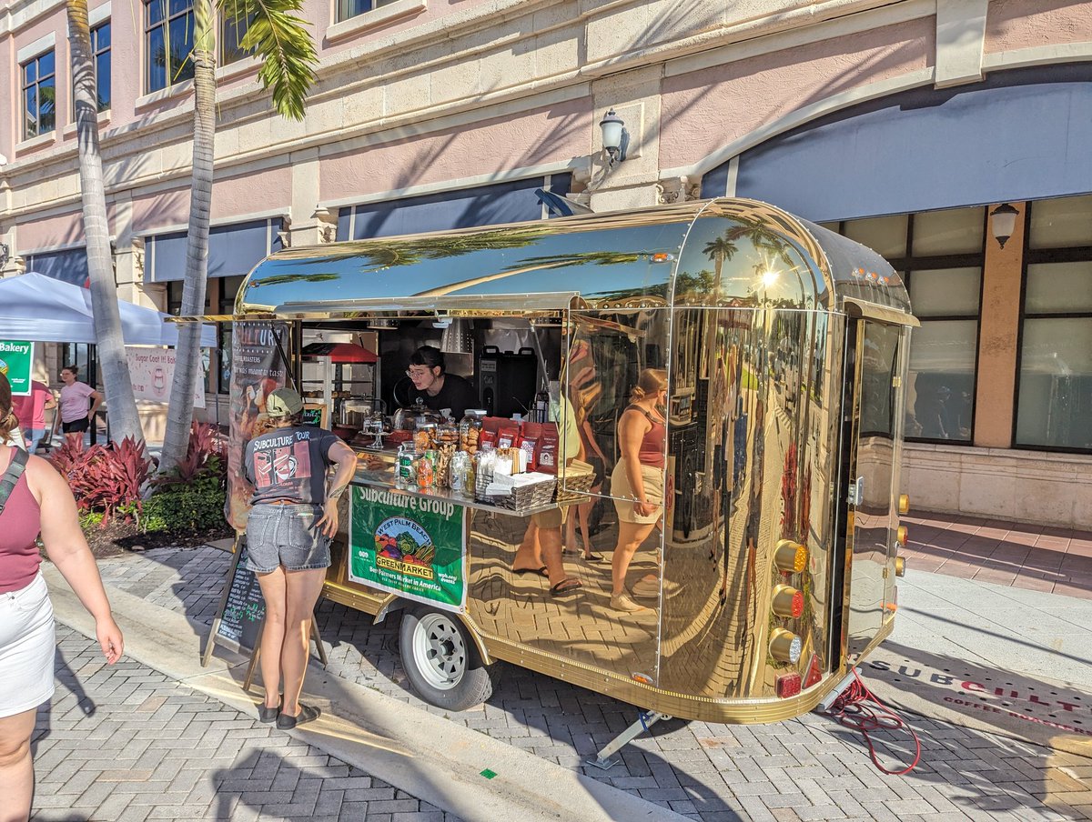 Who's going to the West Palm Beach Green Market Opening Day?!? 🍏🌴🐈🦮🍐🌽🥕🌶️🥯🌯🥪