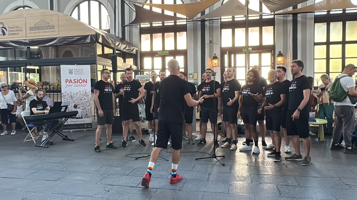 asierram's tweet photo. Un éxito el concierto de esta mañana del coro #ChoirPlus de la @Escuelacoral
Dirigido por @josefmena
Su objetivo,desde la música coral dar visibilidad al colectivo LGTBI.
Directora- Claudia Gagliardi Radomile
Secretaría- Ana Aguirre Cerezo.
En @M_Ferrocarril https://t.co/WGWNXogAZP