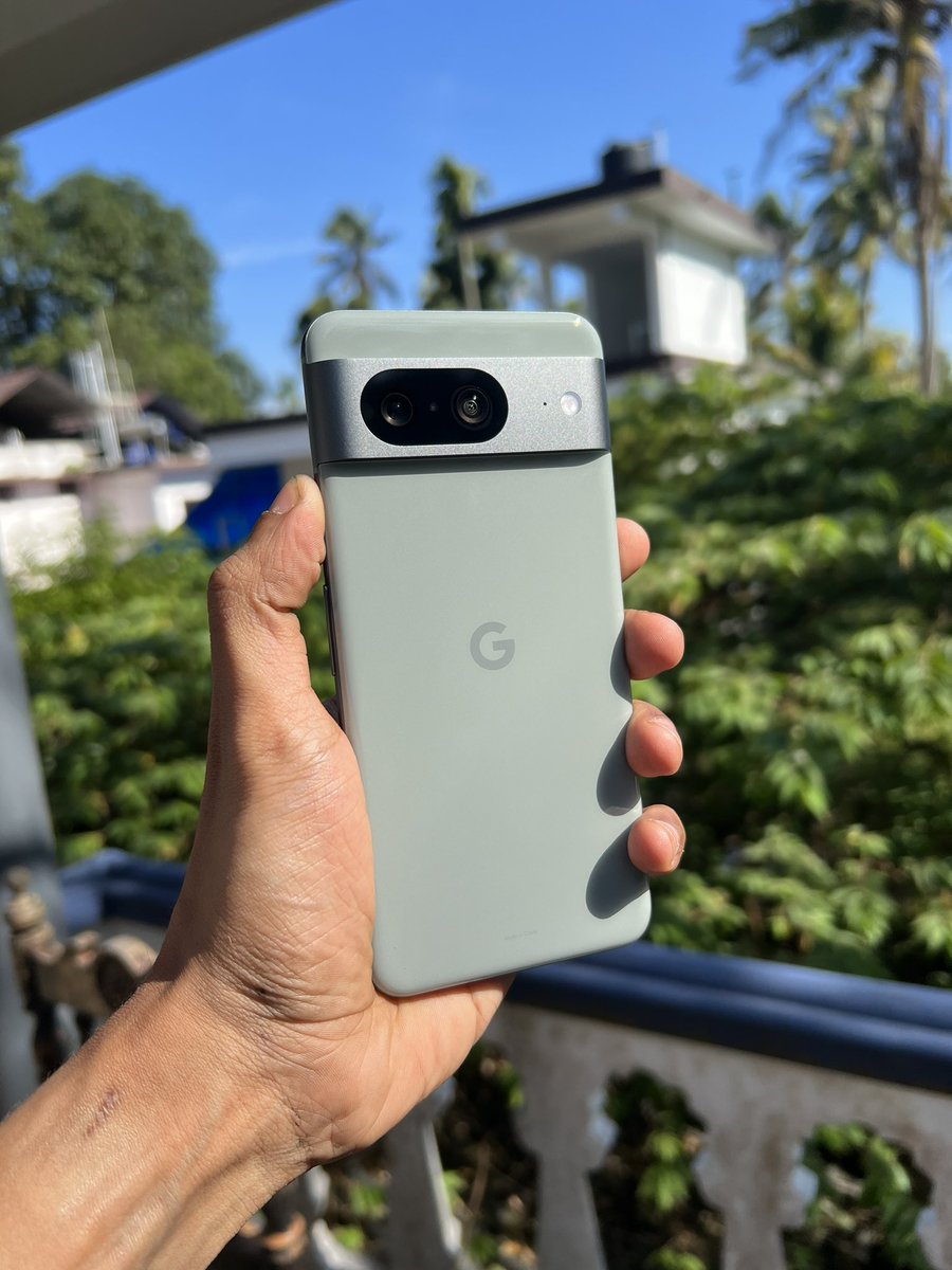 just_a_tech_ac's tweet photo. Look who’s here ❤️❤️ #Pixel8 #MadeByGoogle https://t.co/XelAIriYOm