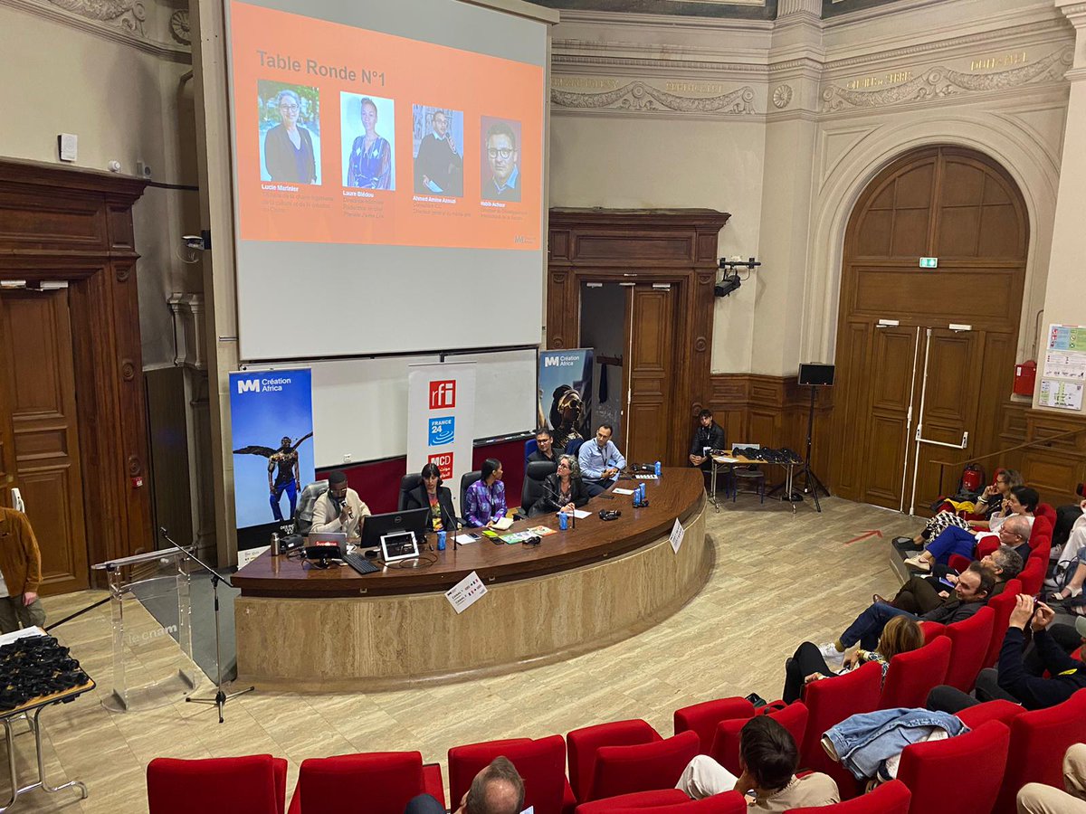 IFParis's tweet photo. 🗣️ À l'occasion du Forum Création Africa 🌍, @IFParis et @LeCnam vous proposent aujourd'hui 3 tables rondes autour des ICC :

11h - La place de l'auteur
14h - Le potentiel de l'intelligence artificielle
16h - Identités plurielles et création culturelle

ℹ️https://t.co/QzdXmrxBuY https://t.co/8JbDgXHGMh