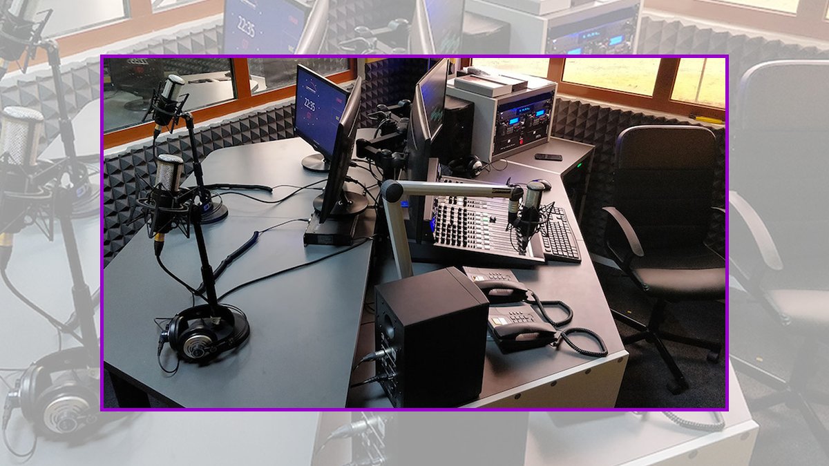 kronotipo_'s tweet photo. El podcasting se está transformando de medio de nicho a medio comercial de masas: del #narrowcasting al #broadcasting. La comercialización de la radiodifusión desarrollada por AT&T y RCA se reproduce ahora en el podcasting.
Radiofonias (@UFOP), @tbonini.
https://t.co/WTRrlkuPFn https://t.co/7rgsAOqcvE